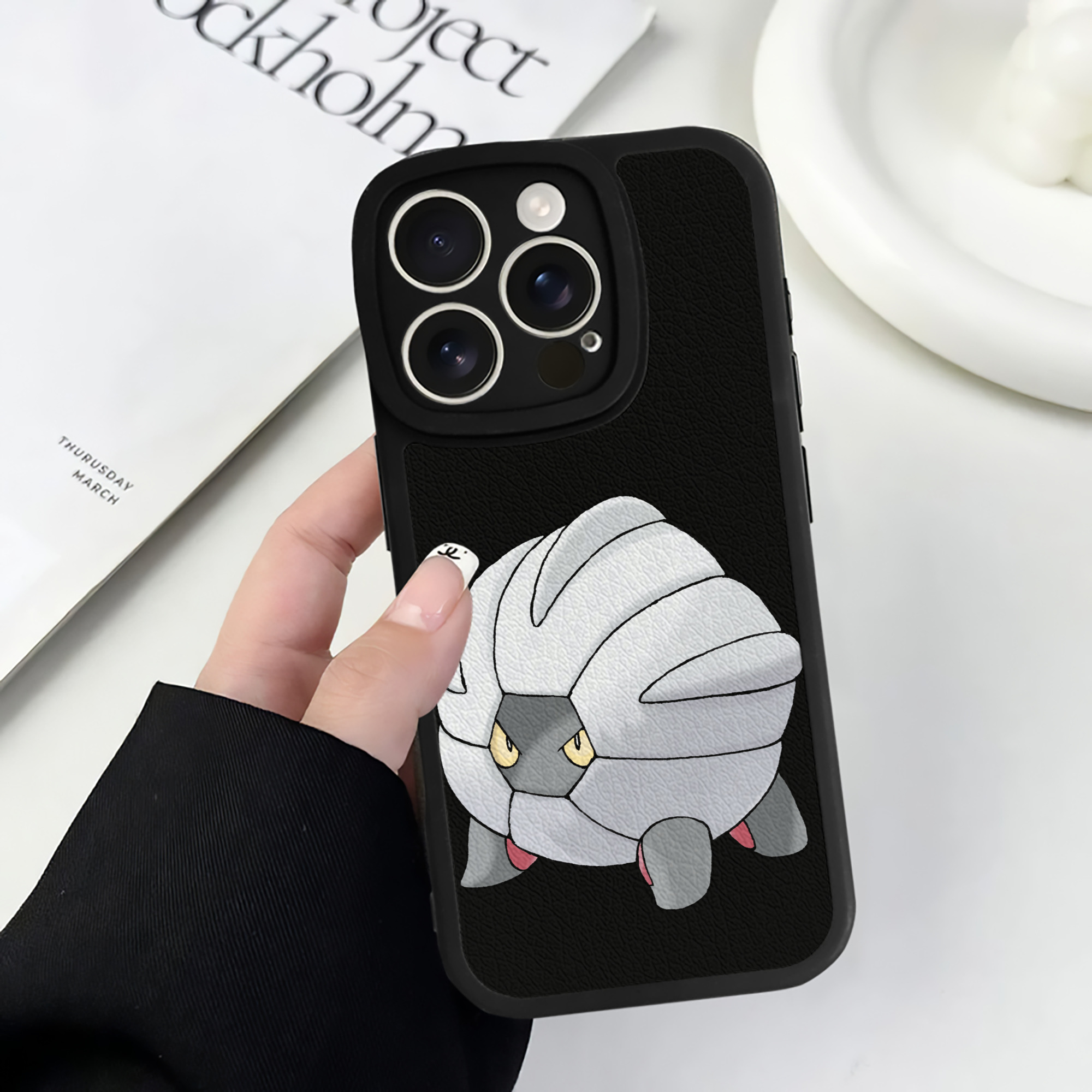 （画像用） ポケットモンスター Pokémon 【iPhone 16シリーズ対応】シリコンスマホケース（レザー調） 材質：シリコン